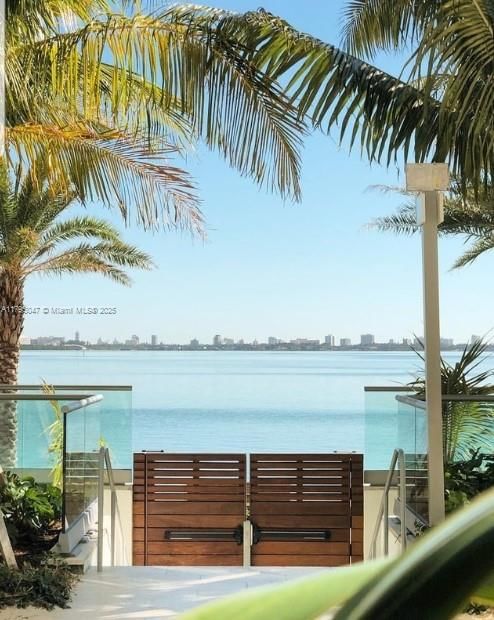 Real estate property located at 2900 7th Ave #1705, Miami-dade, Biscayne Beach Condo, Miami, FL