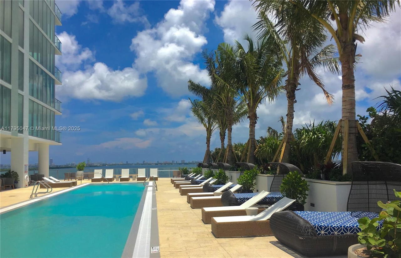 Real estate property located at 2900 7th Ave #1705, Miami-dade, Biscayne Beach Condo, Miami, FL