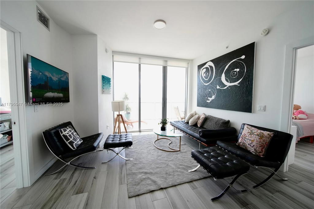 Real estate property located at 2900 7th Ave #1705, Miami-dade, Biscayne Beach Condo, Miami, FL