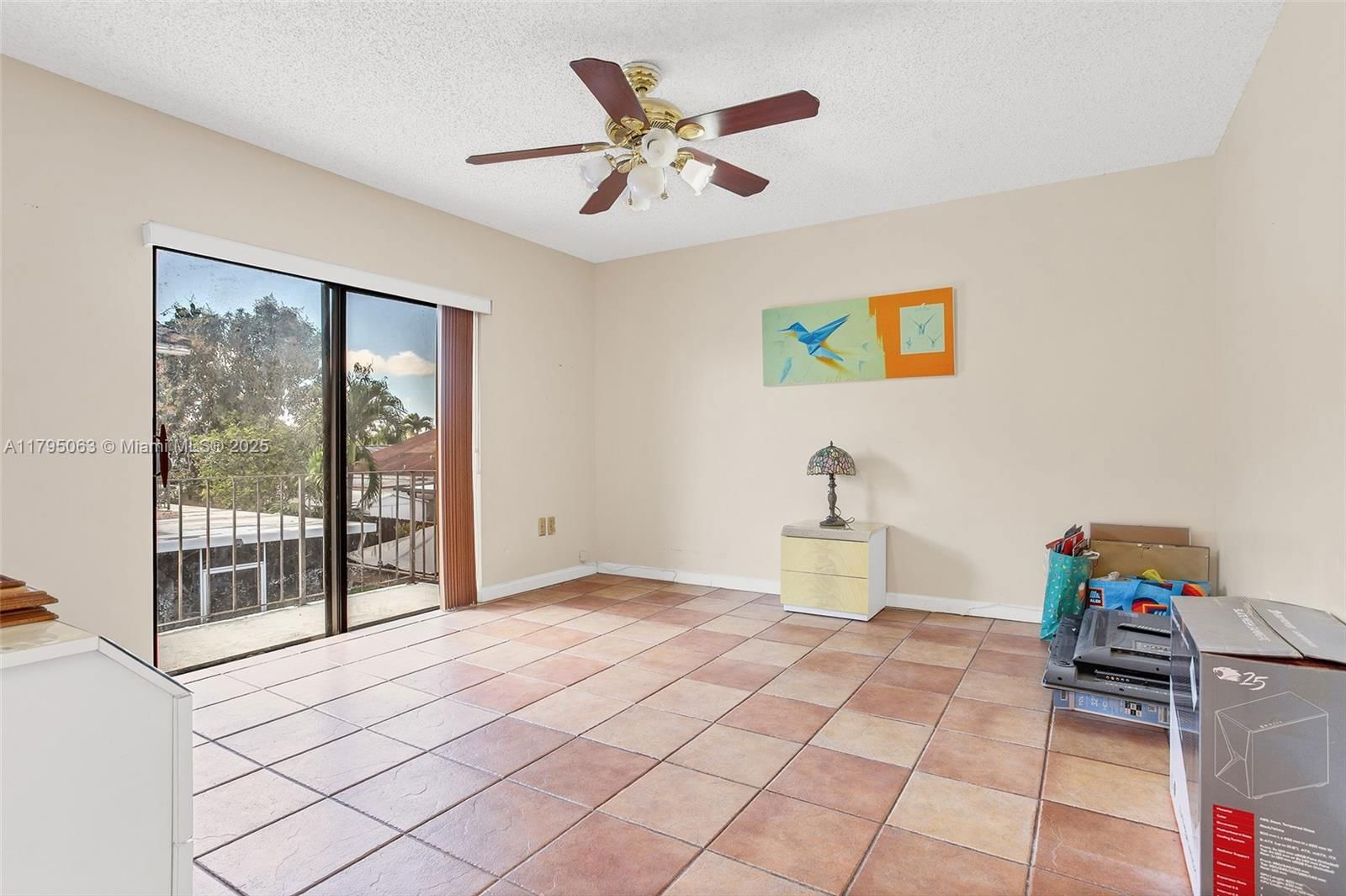Real estate property located at 12424 10th Ter, Miami-dade, Villas At The Lake, Miami, FL