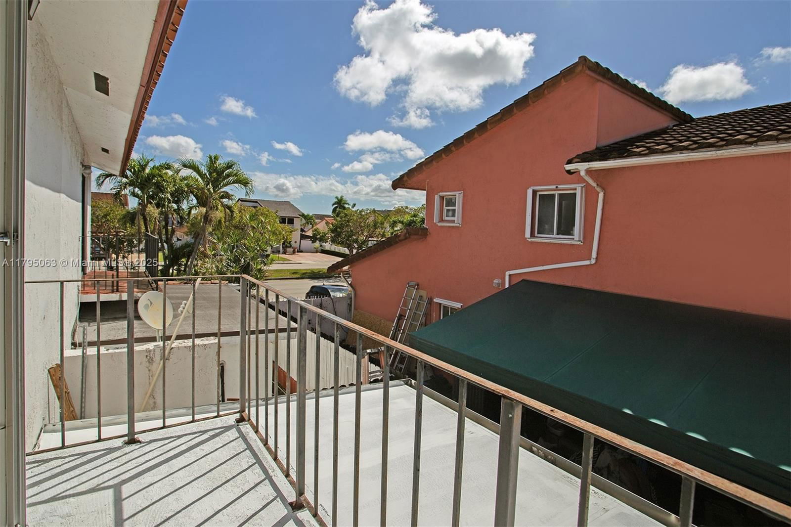 Real estate property located at 12424 10th Ter, Miami-dade, Villas At The Lake, Miami, FL