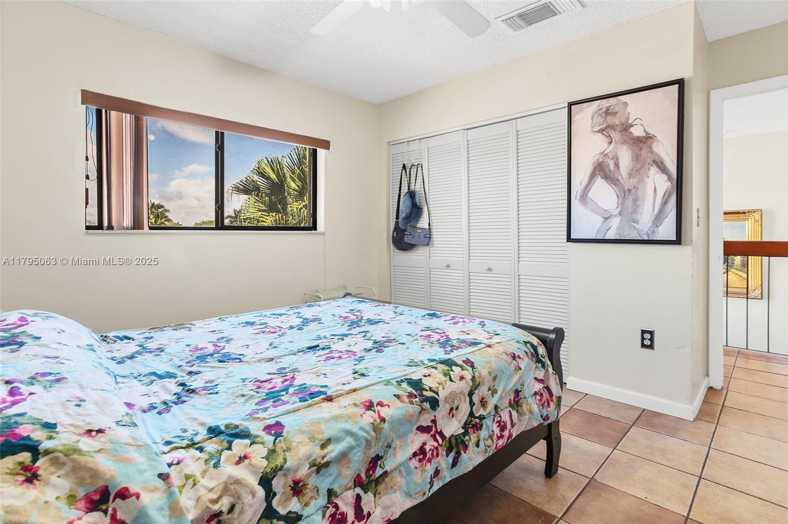 Real estate property located at 12424 10th Ter, Miami-dade, Villas At The Lake, Miami, FL