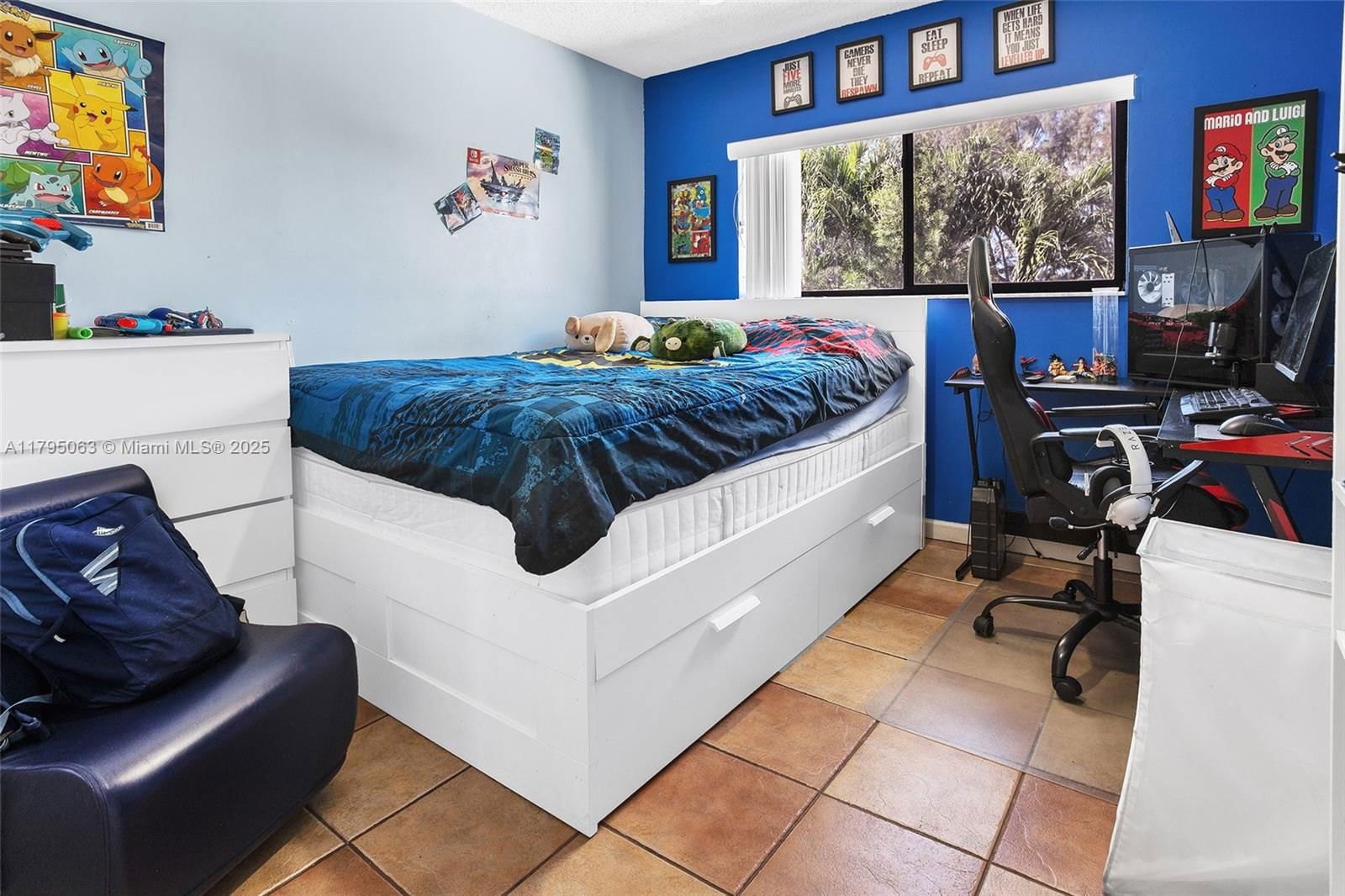 Real estate property located at 12424 10th Ter, Miami-dade, Villas At The Lake, Miami, FL
