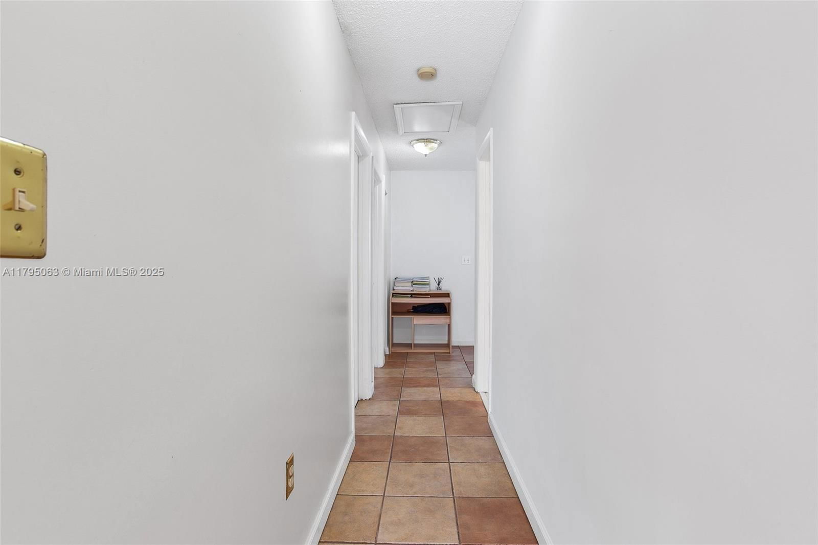 Real estate property located at 12424 10th Ter, Miami-dade, Villas At The Lake, Miami, FL
