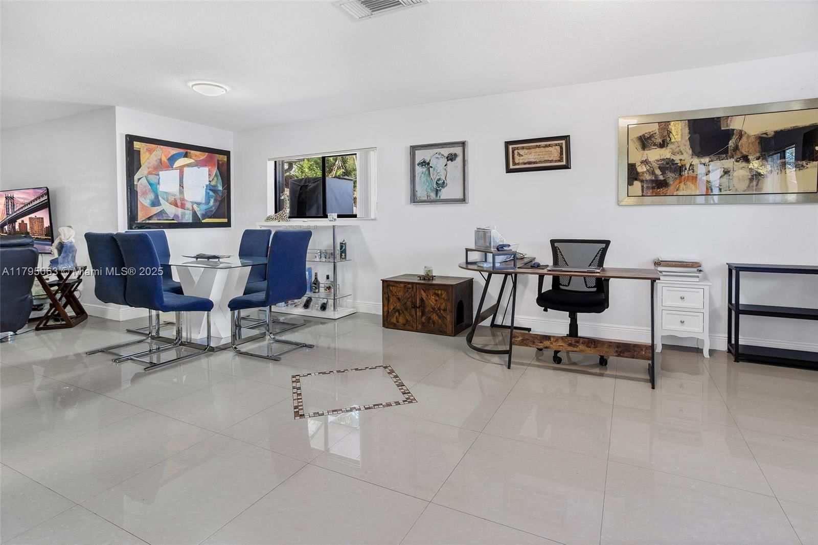 Real estate property located at 12424 10th Ter, Miami-dade, Villas At The Lake, Miami, FL