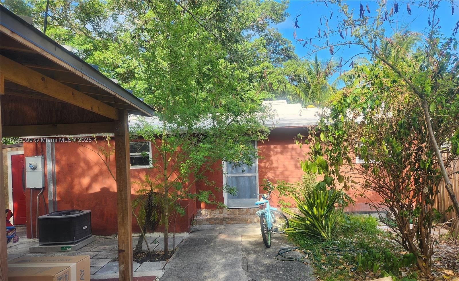 Real estate property located at 9407 4th Ave, Miami-dade, Pinewood Park Pl Amd 2nd, Miami, FL