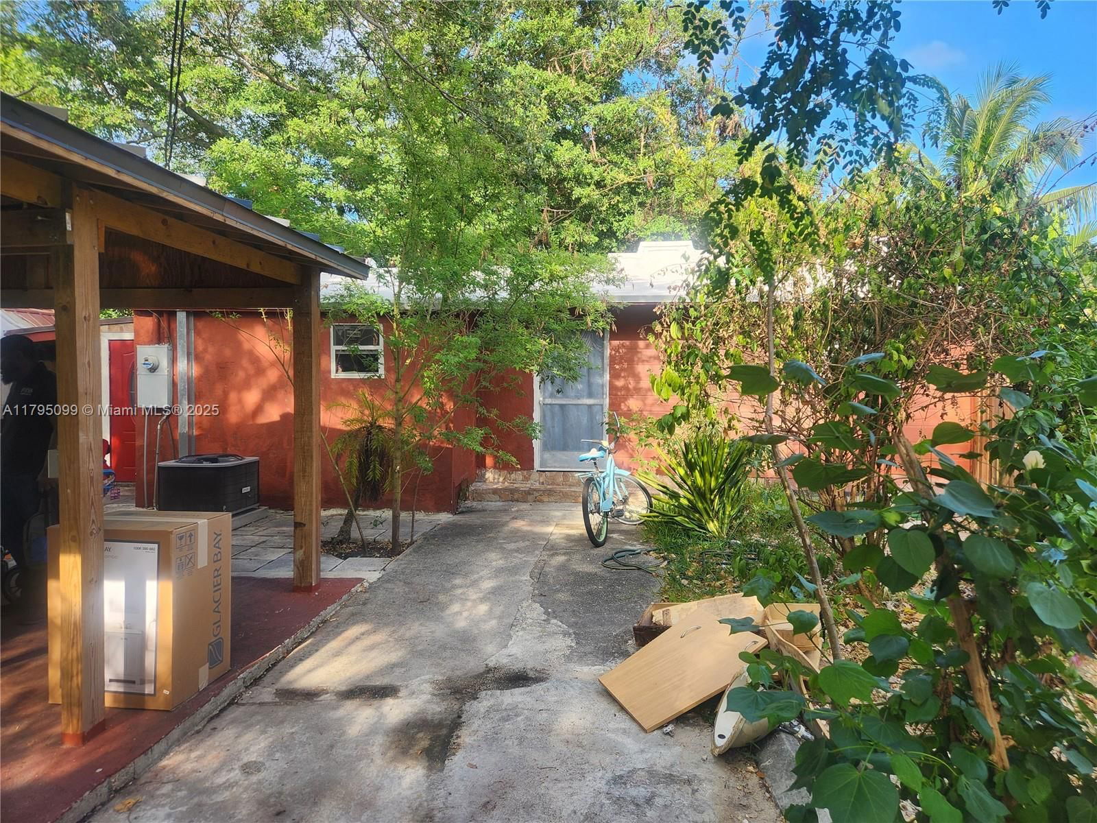 Real estate property located at 9407 4th Ave, Miami-dade, Pinewood Park Pl Amd 2nd, Miami, FL