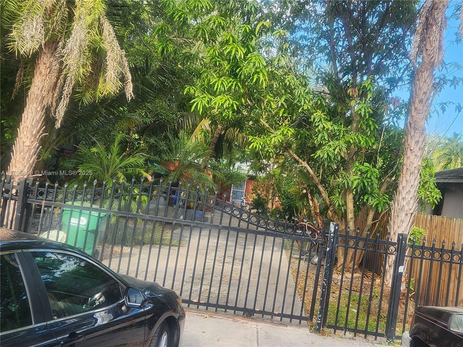 Real estate property located at 9407 4th Ave, Miami-dade, Pinewood Park Pl Amd 2nd, Miami, FL