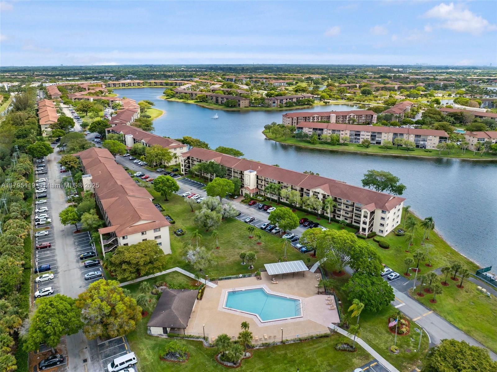 Real estate property located at 1351 141st Ave #313G, Broward, Suffolk At Century Villag, Pembroke Pines, FL