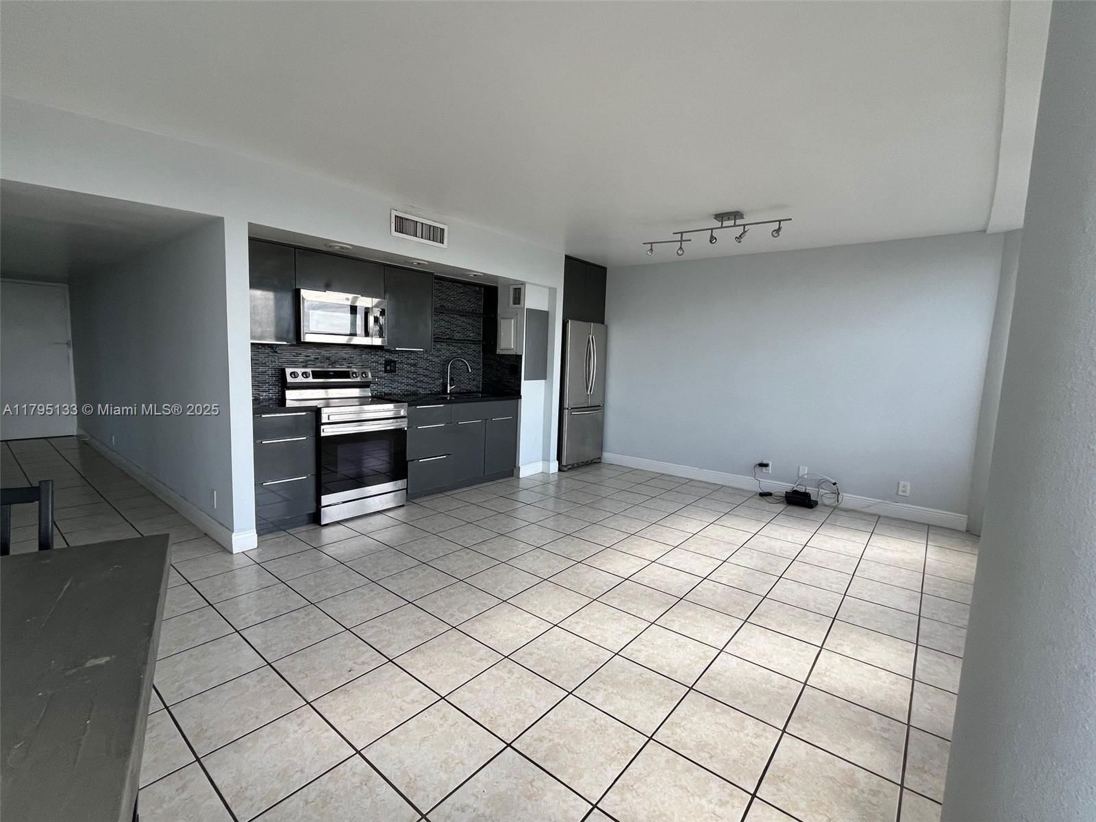 Real estate property located at 900 Bay Dr #913, Miami-dade, King Cole Condo, Miami Beach, FL
