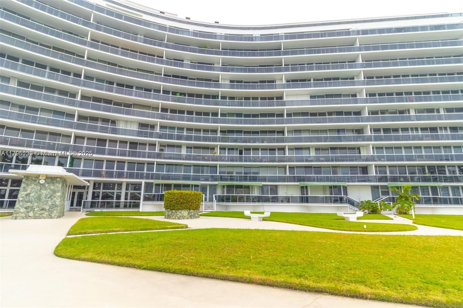 Real estate property located at 900 Bay Dr #913, Miami-dade, King Cole Condo, Miami Beach, FL