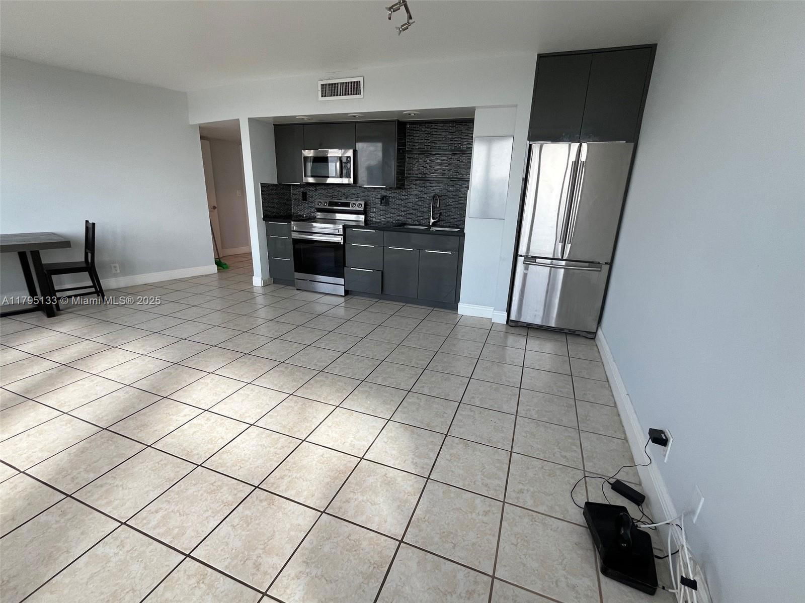 Real estate property located at 900 Bay Dr #913, Miami-dade, King Cole Condo, Miami Beach, FL