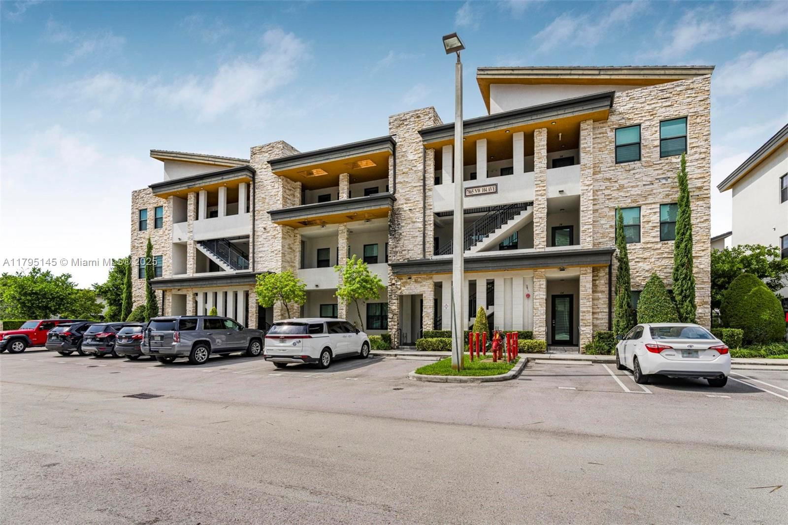 Real estate property located at 7865 104th Ave #33, Miami-dade, Apex At Park Central, Doral, FL