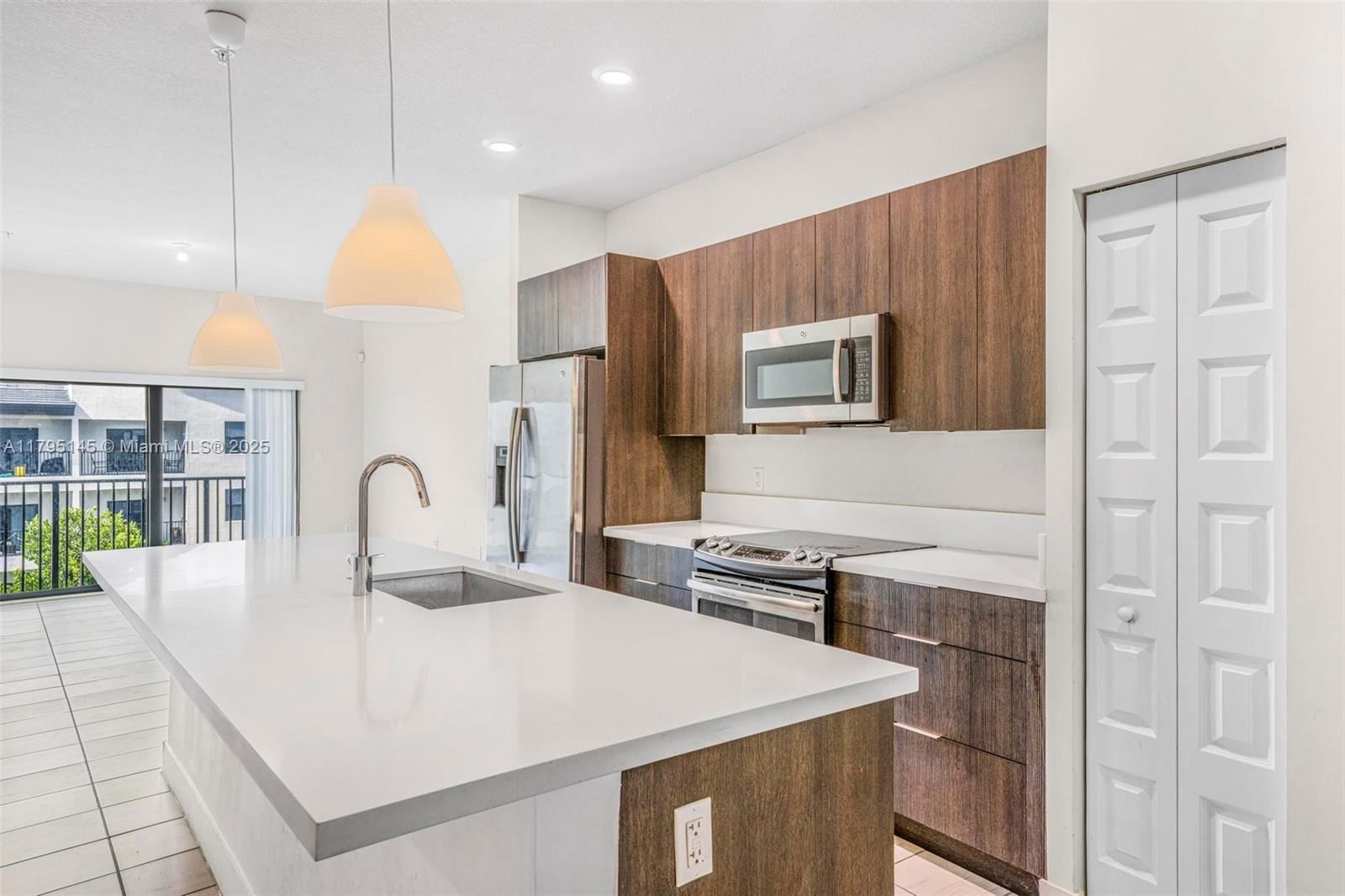 Real estate property located at 7865 104th Ave #33, Miami-dade, Apex At Park Central, Doral, FL
