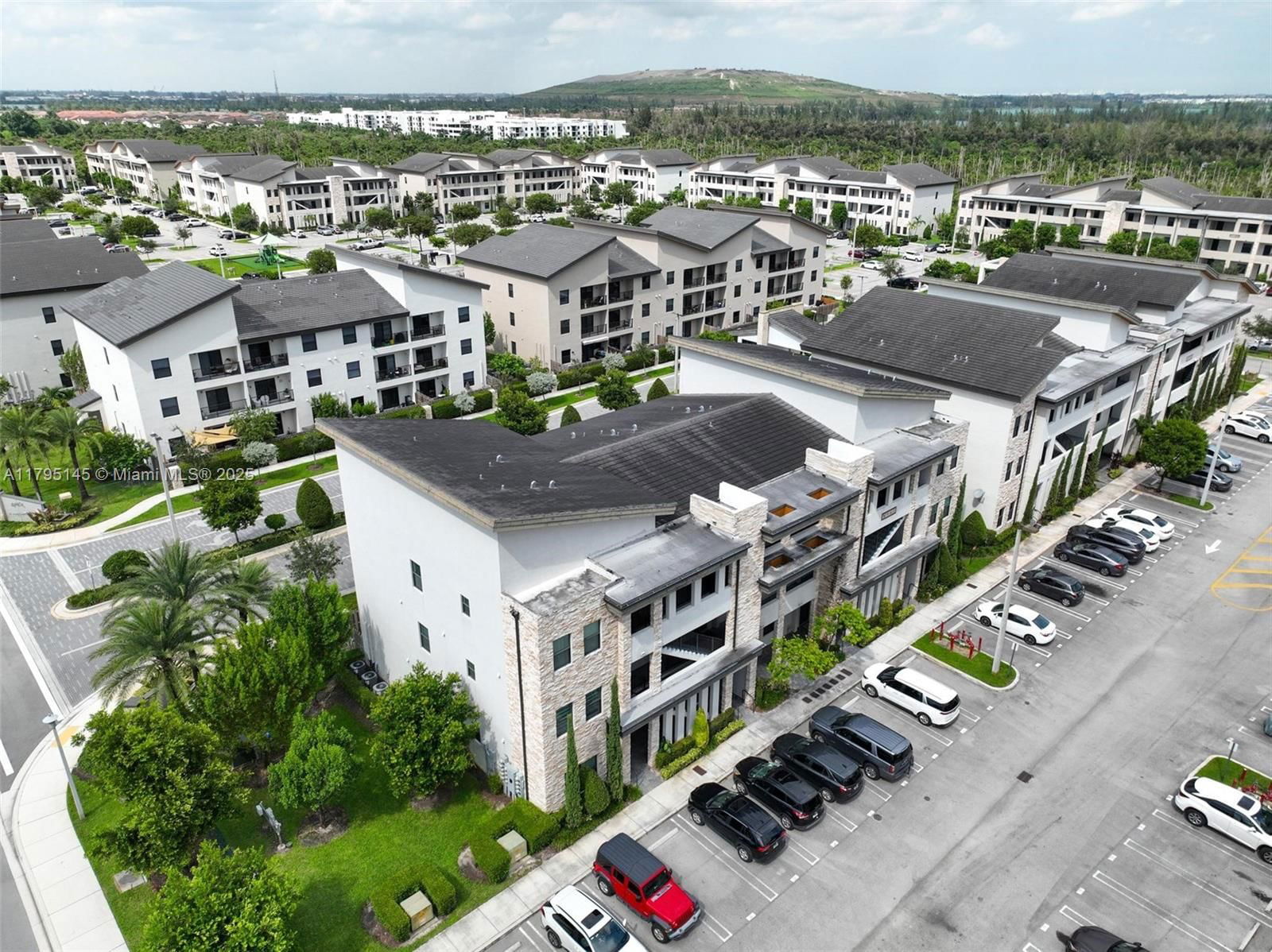 Real estate property located at 7865 104th Ave #33, Miami-dade, Apex At Park Central, Doral, FL