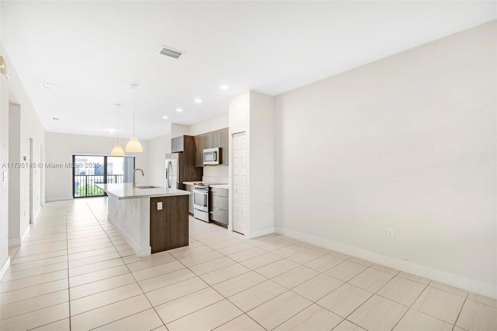 Real estate property located at 7865 104th Ave #33, Miami-dade, Apex At Park Central, Doral, FL