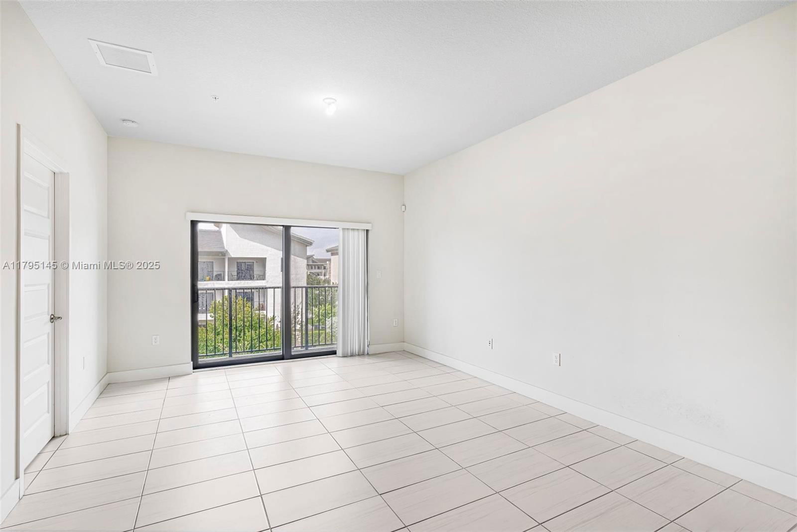 Real estate property located at 7865 104th Ave #33, Miami-dade, Apex At Park Central, Doral, FL