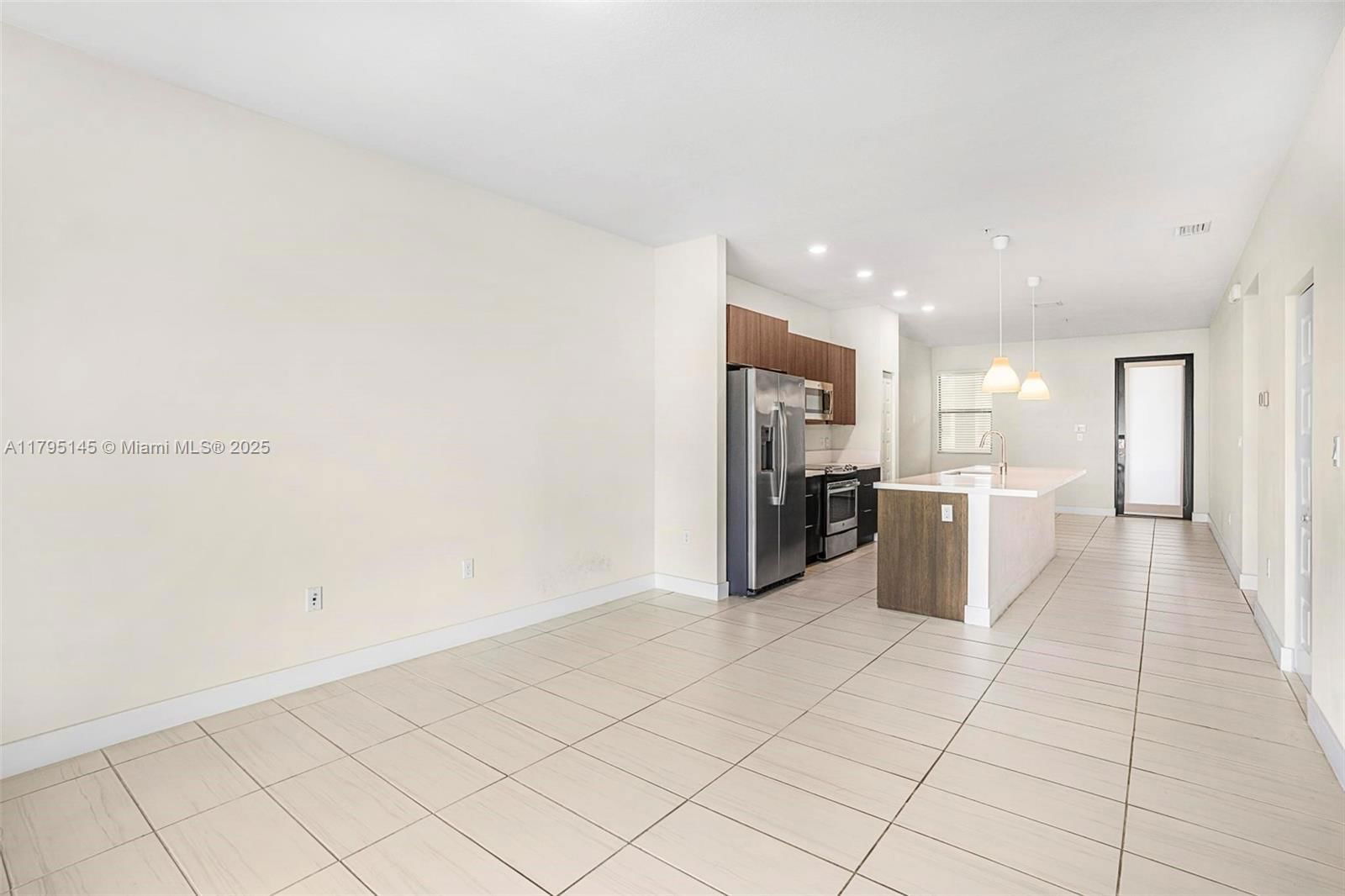 Real estate property located at 7865 104th Ave #33, Miami-dade, Apex At Park Central, Doral, FL