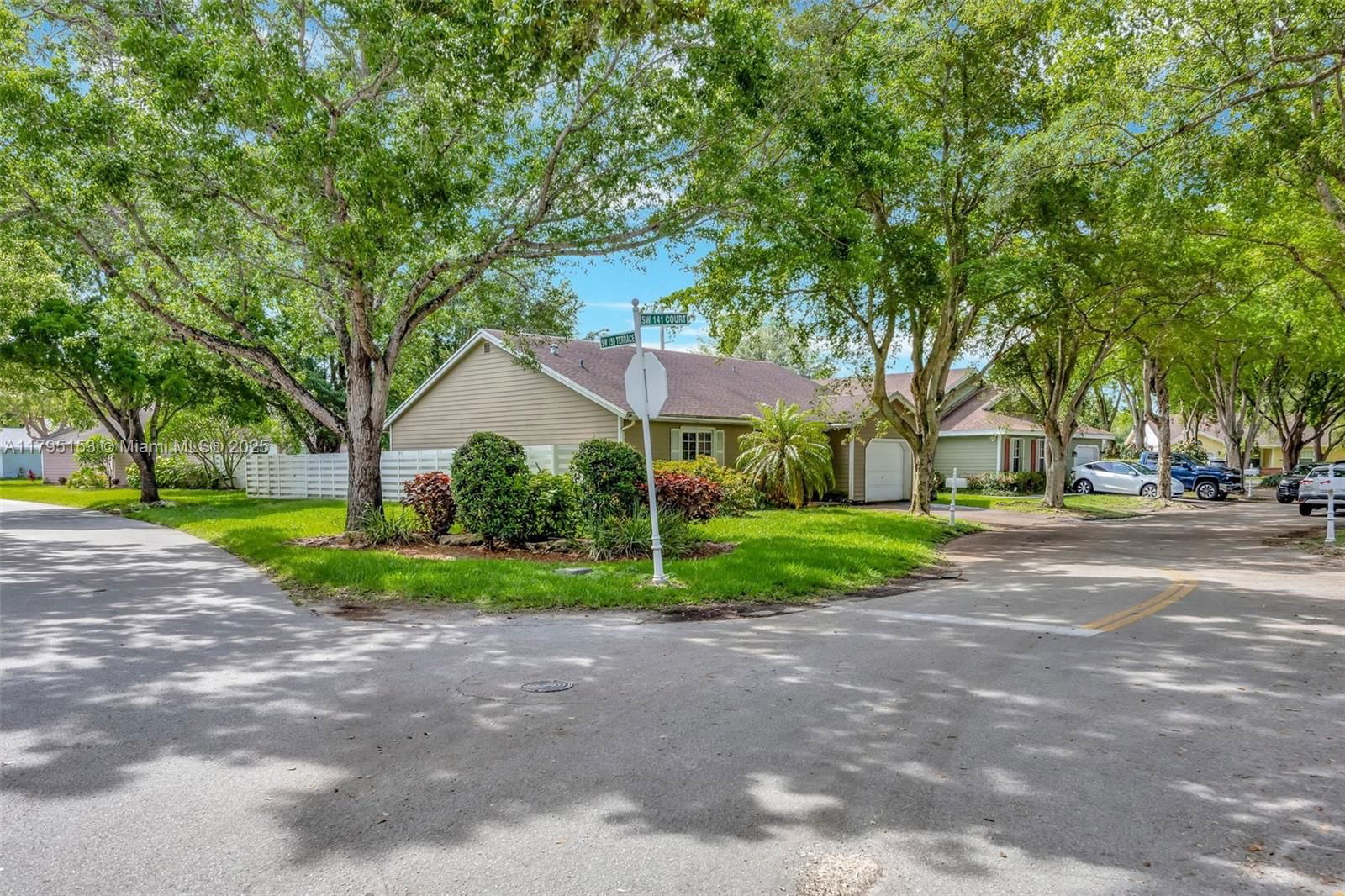 Real estate property located at 15025 141st Ct, Miami-dade, Country Walk Sec 2, Miami, FL