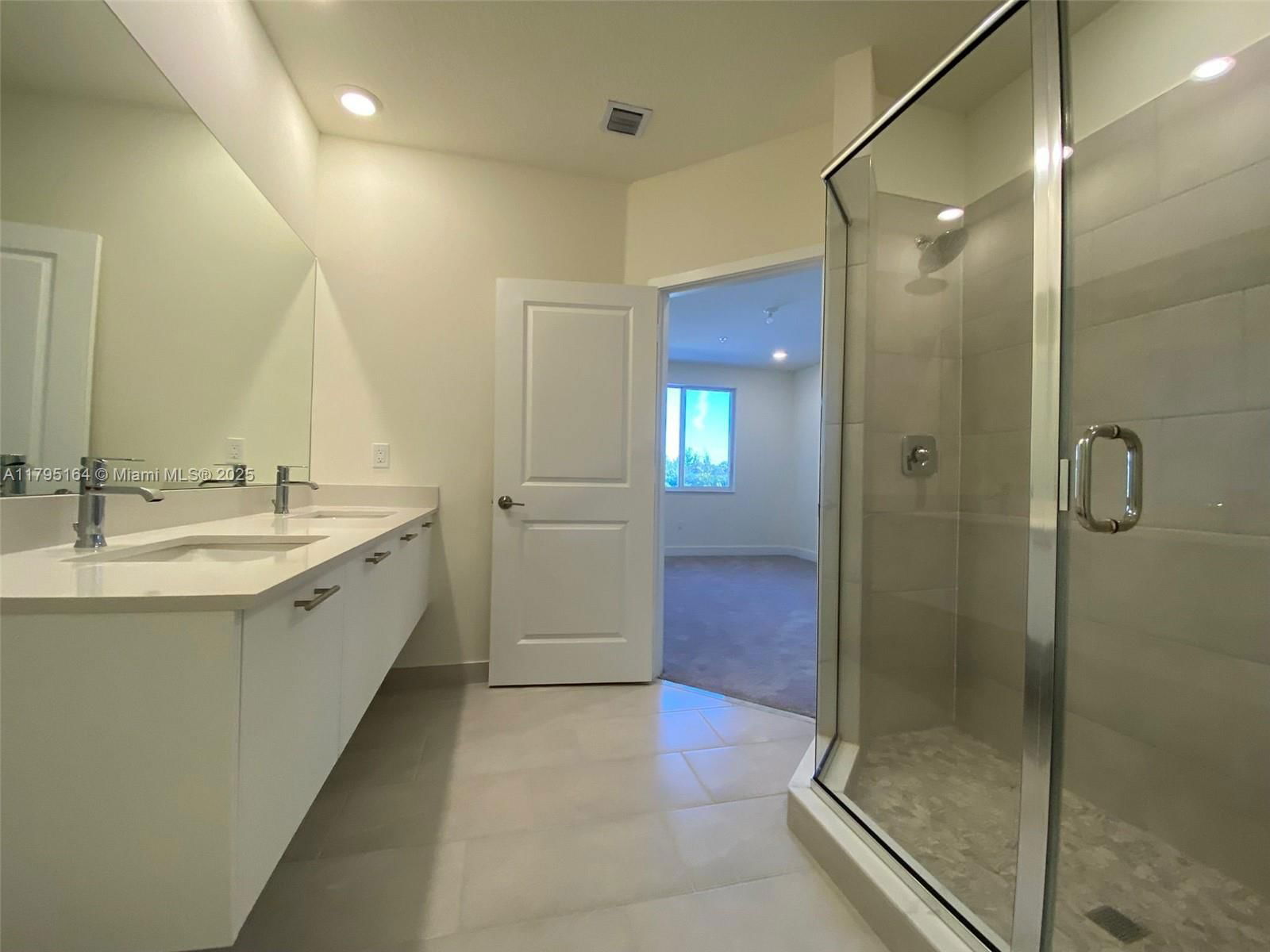 Real estate property located at 10250 66th ST #103, Miami-dade, Landmark At Doral Condo No, Doral, FL