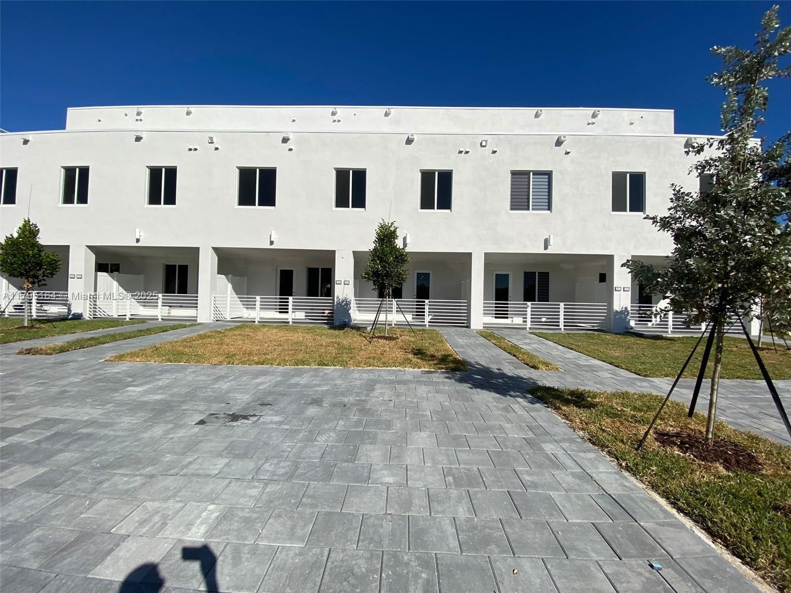 Real estate property located at 10250 66th ST #103, Miami-dade, Landmark At Doral Condo No, Doral, FL