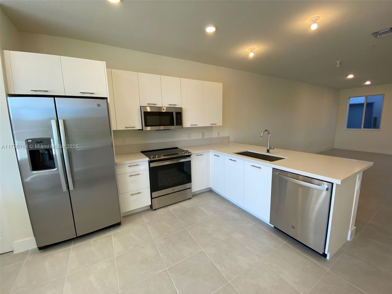 Real estate property located at 10250 66th ST #103, Miami-dade, Landmark At Doral Condo No, Doral, FL