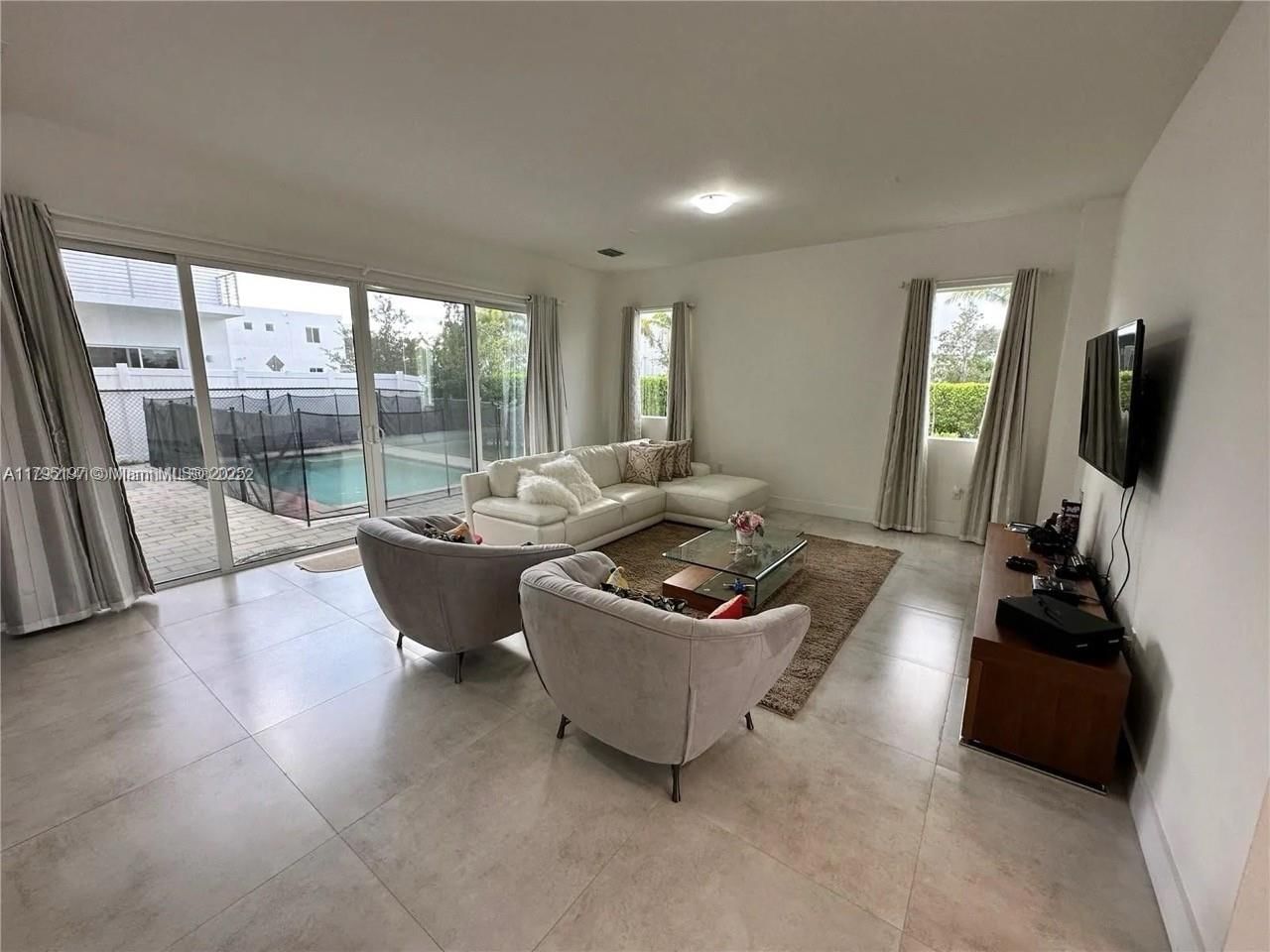 Real estate property located at 10126 76th Ter, Miami-dade, Doral Commons Residential, Doral, FL