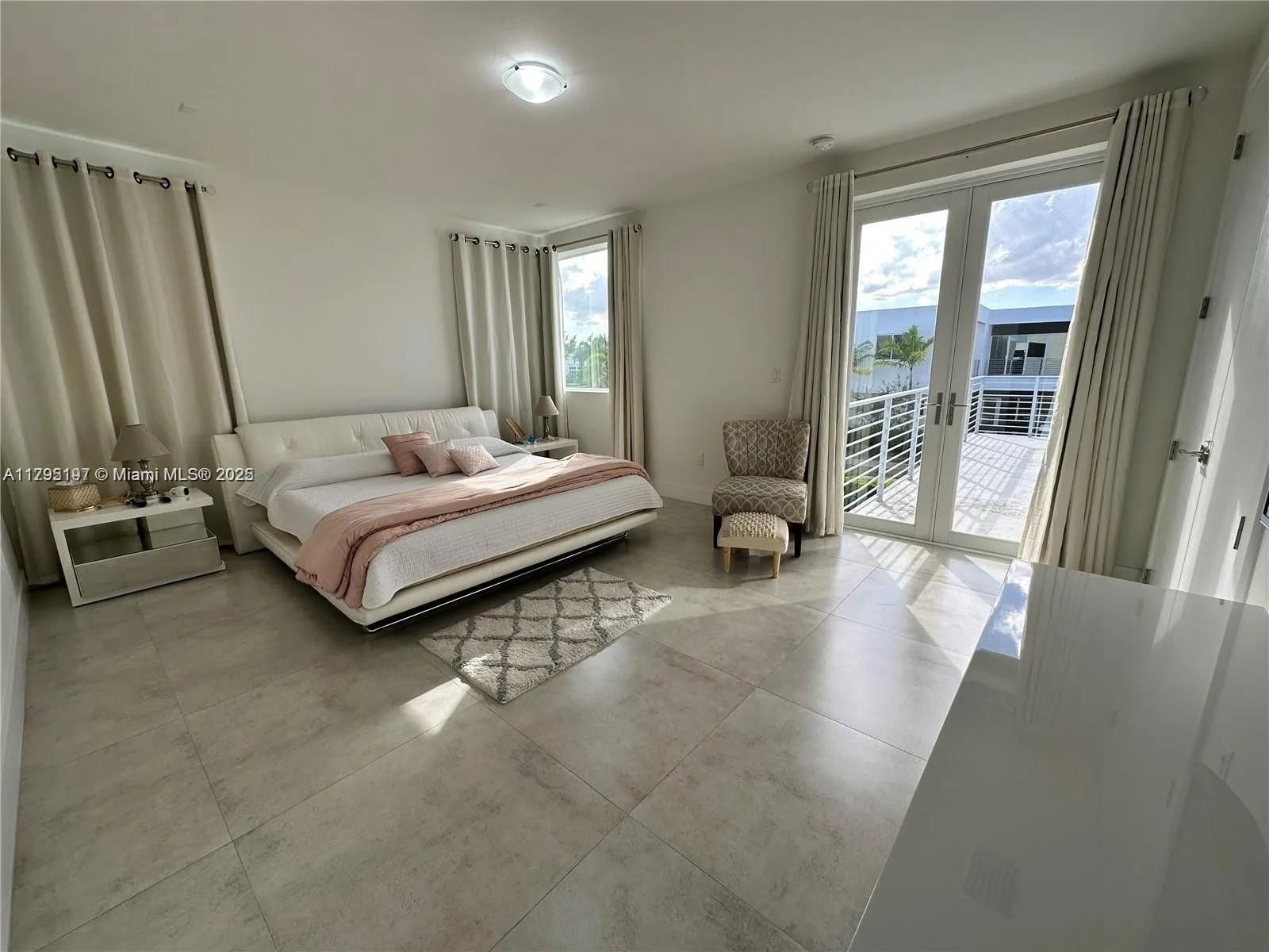 Real estate property located at 10126 76th Ter, Miami-dade, Doral Commons Residential, Doral, FL