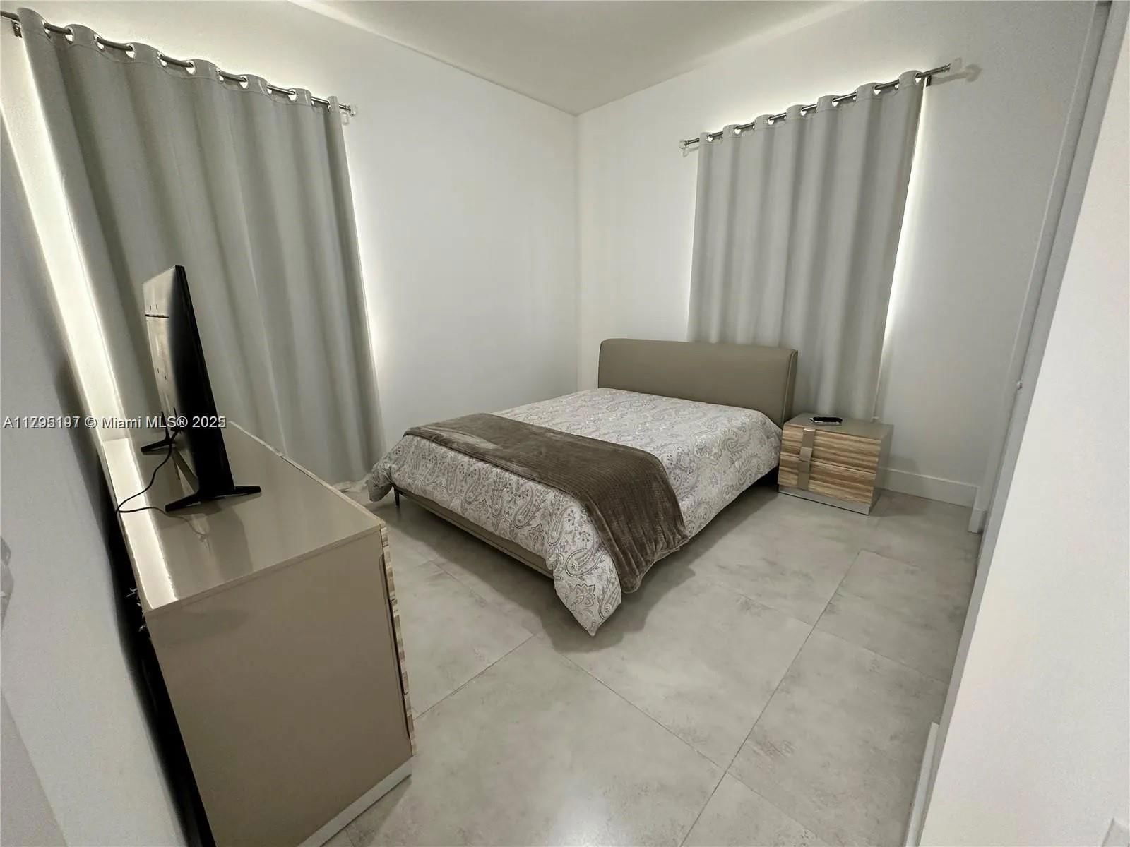 Real estate property located at 10126 76th Ter, Miami-dade, Doral Commons Residential, Doral, FL