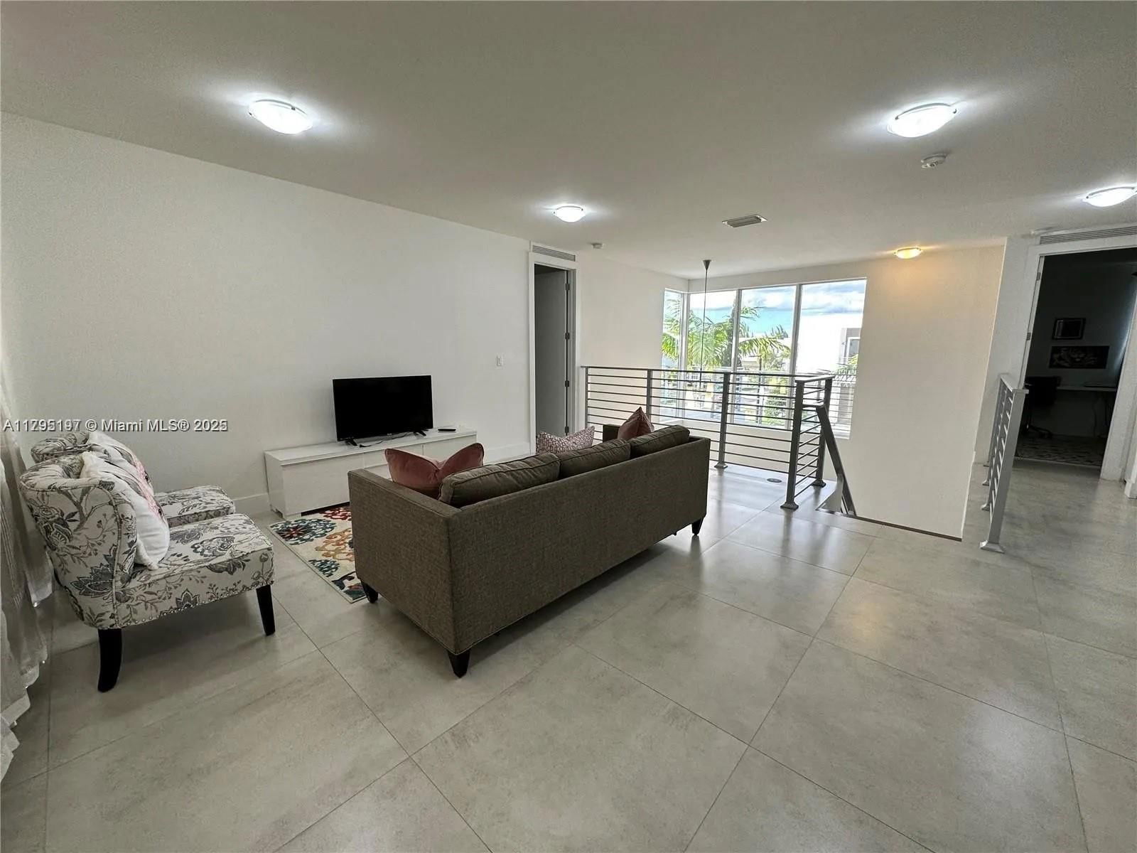 Real estate property located at 10126 76th Ter, Miami-dade, Doral Commons Residential, Doral, FL