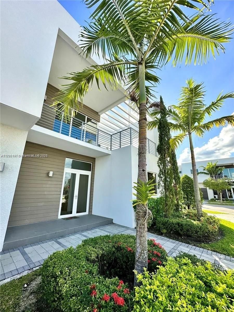 Real estate property located at 10126 76th Ter, Miami-dade, Doral Commons Residential, Doral, FL