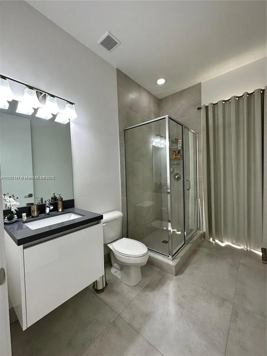 Real estate property located at 10126 76th Ter, Miami-dade, Doral Commons Residential, Doral, FL