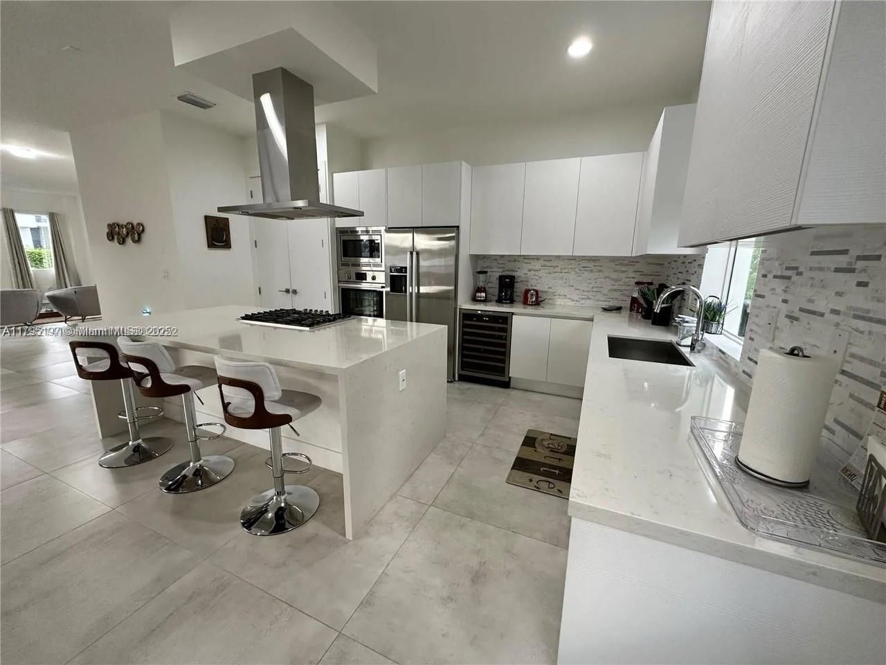 Real estate property located at 10126 76th Ter, Miami-dade, Doral Commons Residential, Doral, FL