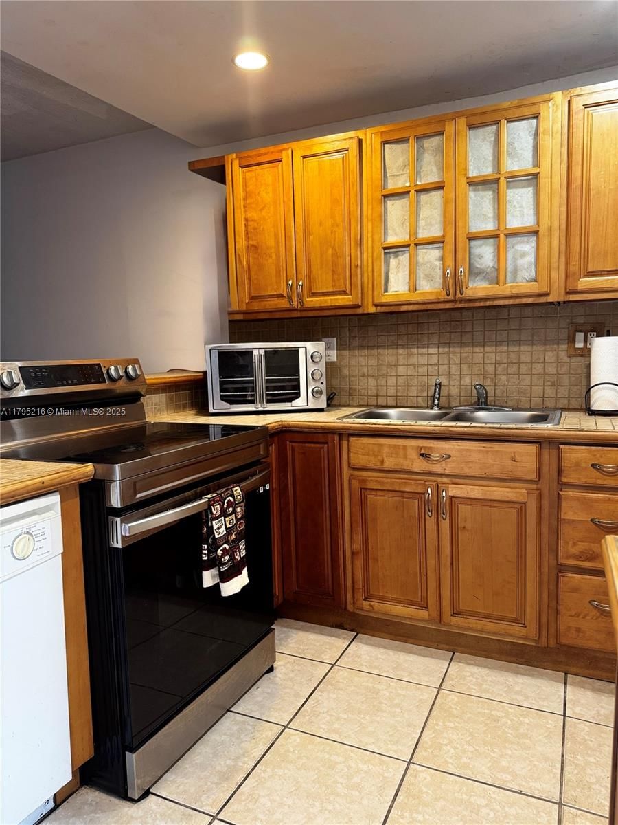 Real estate property located at 20520 15th Ave #122, Miami-dade, Enclave At The Park Condo, Miami Gardens, FL