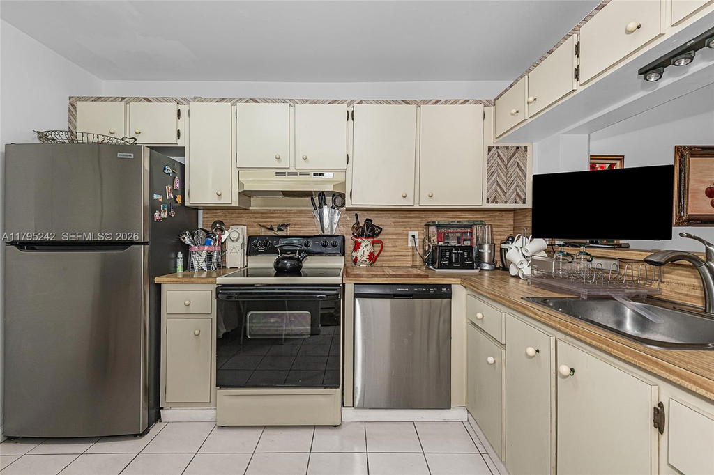 Real estate property located at 6880 Abbott Ave #212, Miami-dade, Peter Alan Condo Apts, Miami Beach, FL