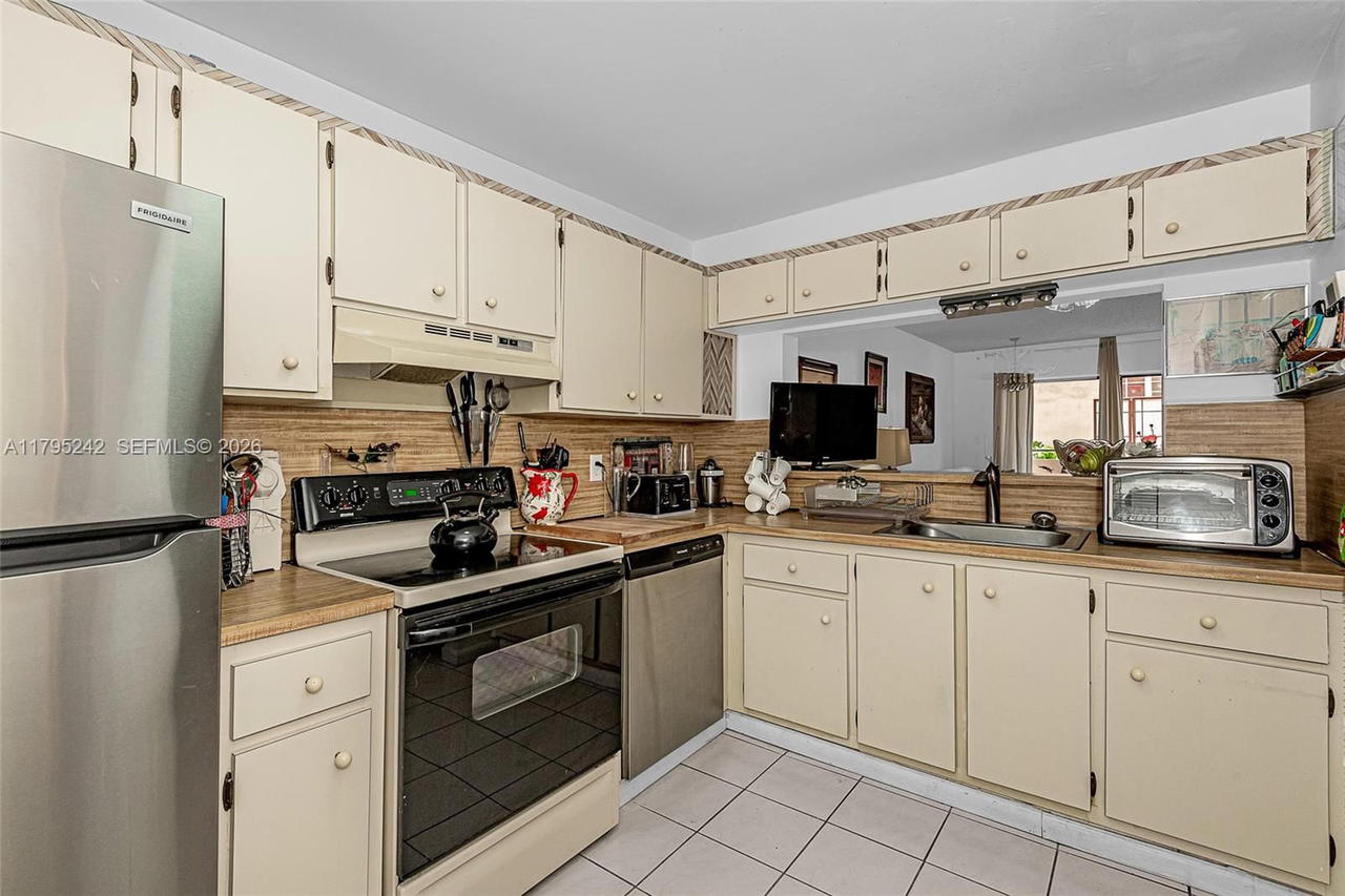 Real estate property located at 6880 Abbott Ave #212, Miami-dade, Peter Alan Condo Apts, Miami Beach, FL