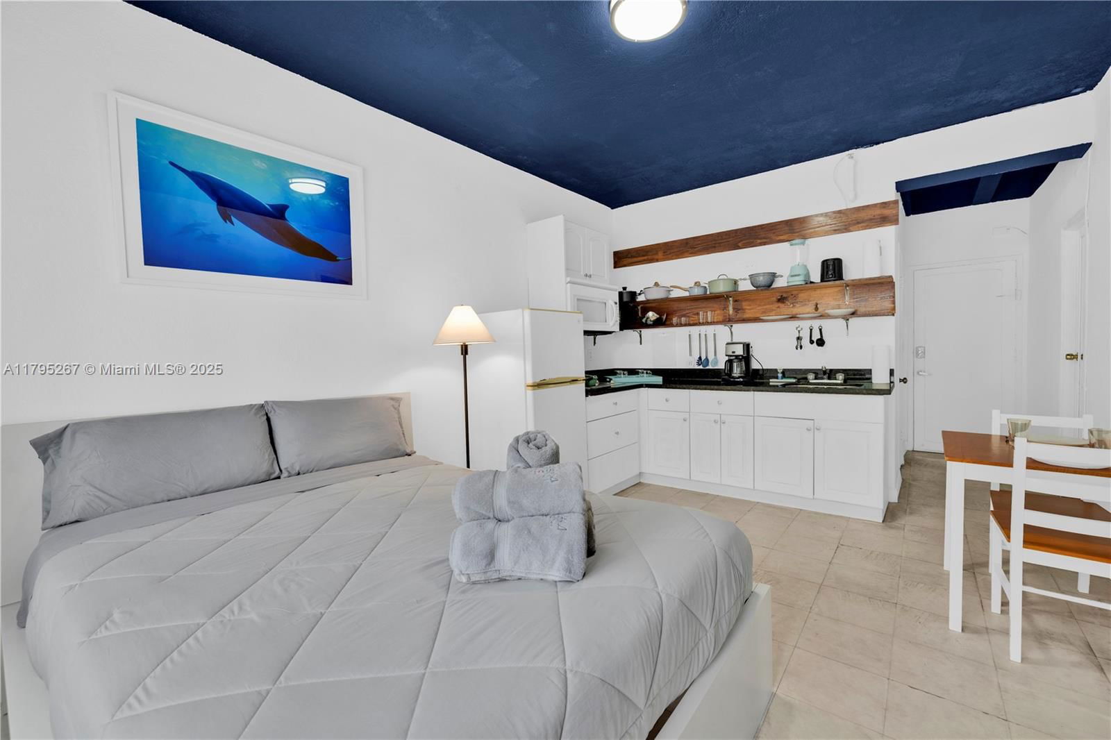 Real estate property located at 255 24th St #302, Miami-dade, The Mantell Condo, Miami Beach, FL