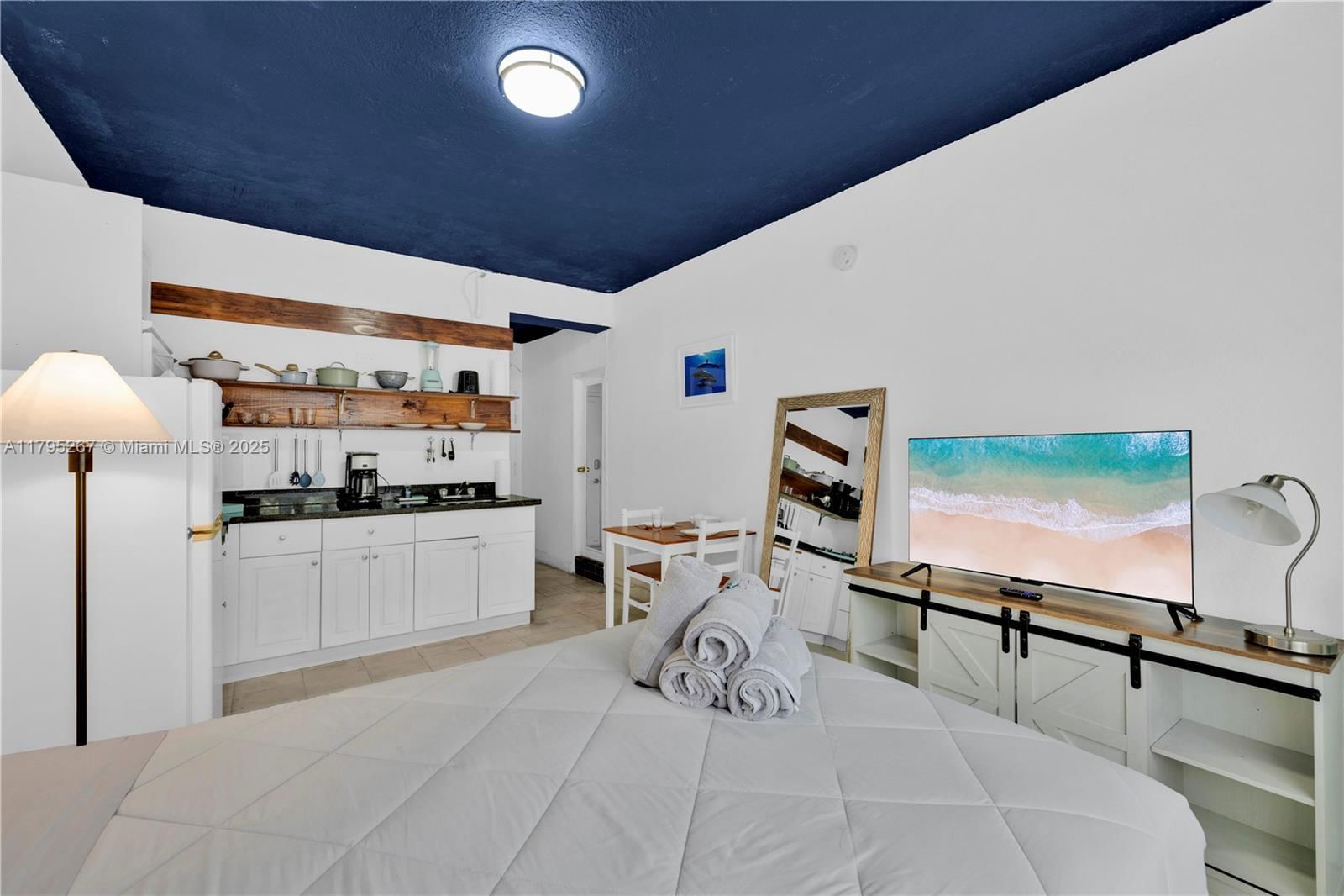 Real estate property located at 255 24th St #302, Miami-dade, The Mantell Condo, Miami Beach, FL