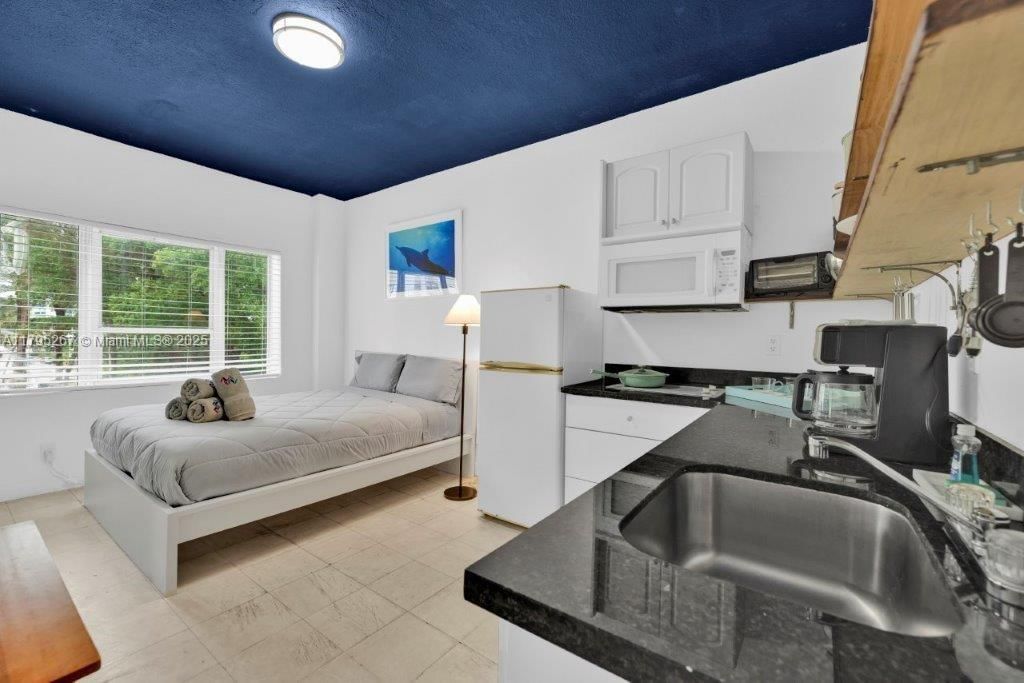 Real estate property located at 255 24th St #302, Miami-dade, The Mantell Condo, Miami Beach, FL