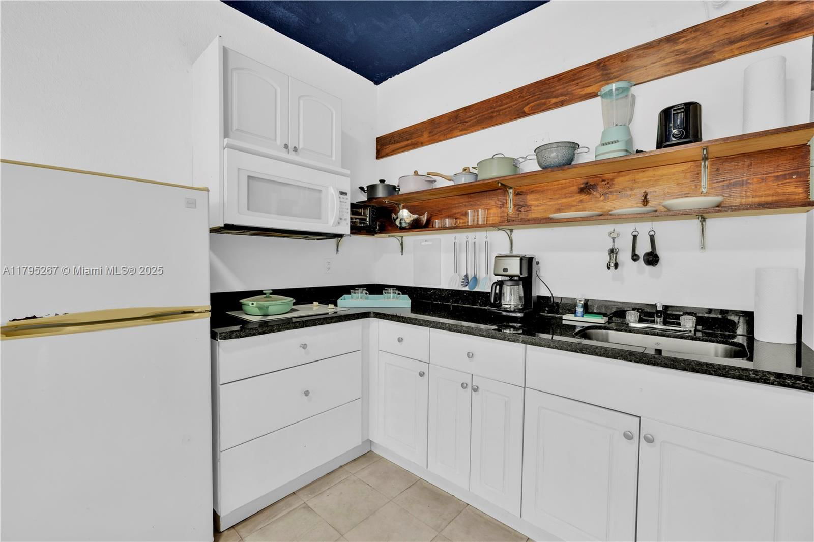 Real estate property located at 255 24th St #302, Miami-dade, The Mantell Condo, Miami Beach, FL
