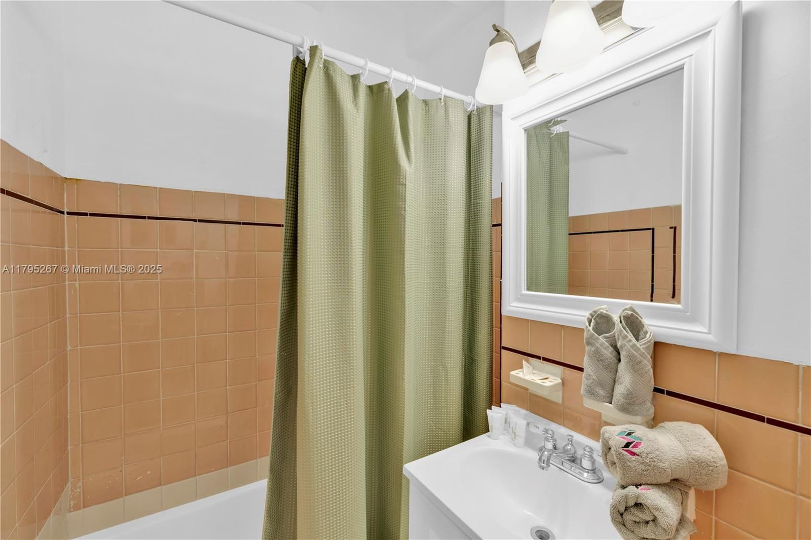 Real estate property located at 255 24th St #302, Miami-dade, The Mantell Condo, Miami Beach, FL