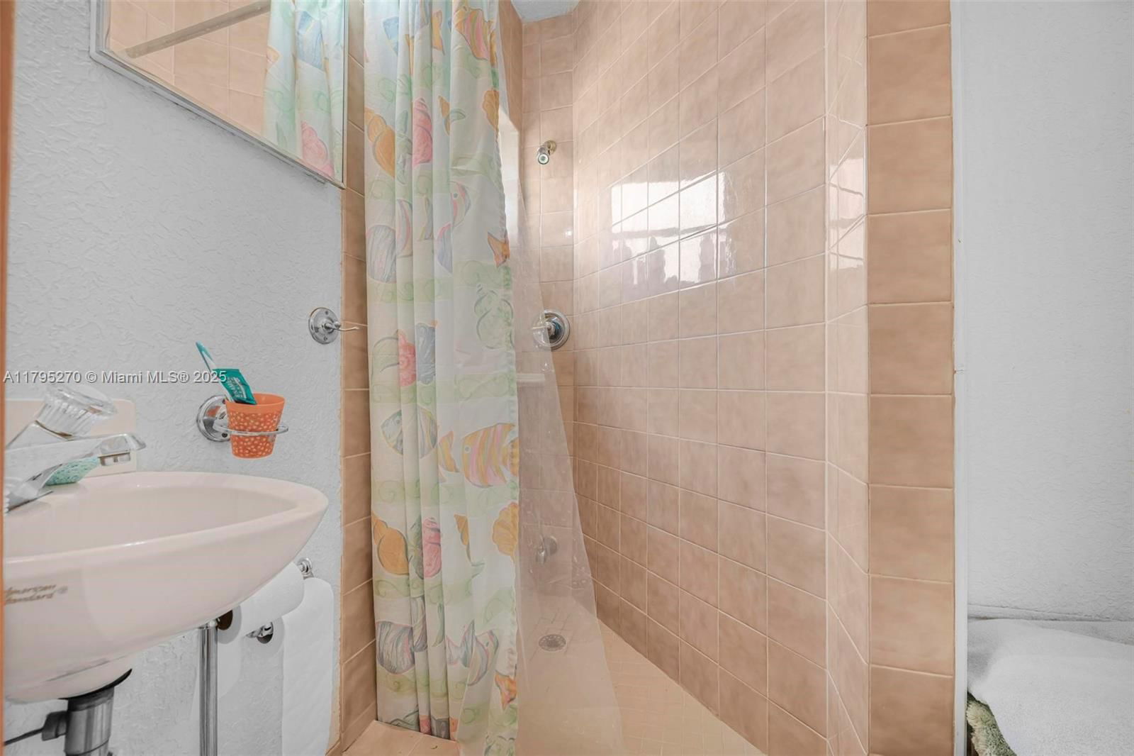 Real estate property located at 9240 Nautilus Dr, Miami-dade, Cutler Ridge Sec 4, Cutler Bay, FL