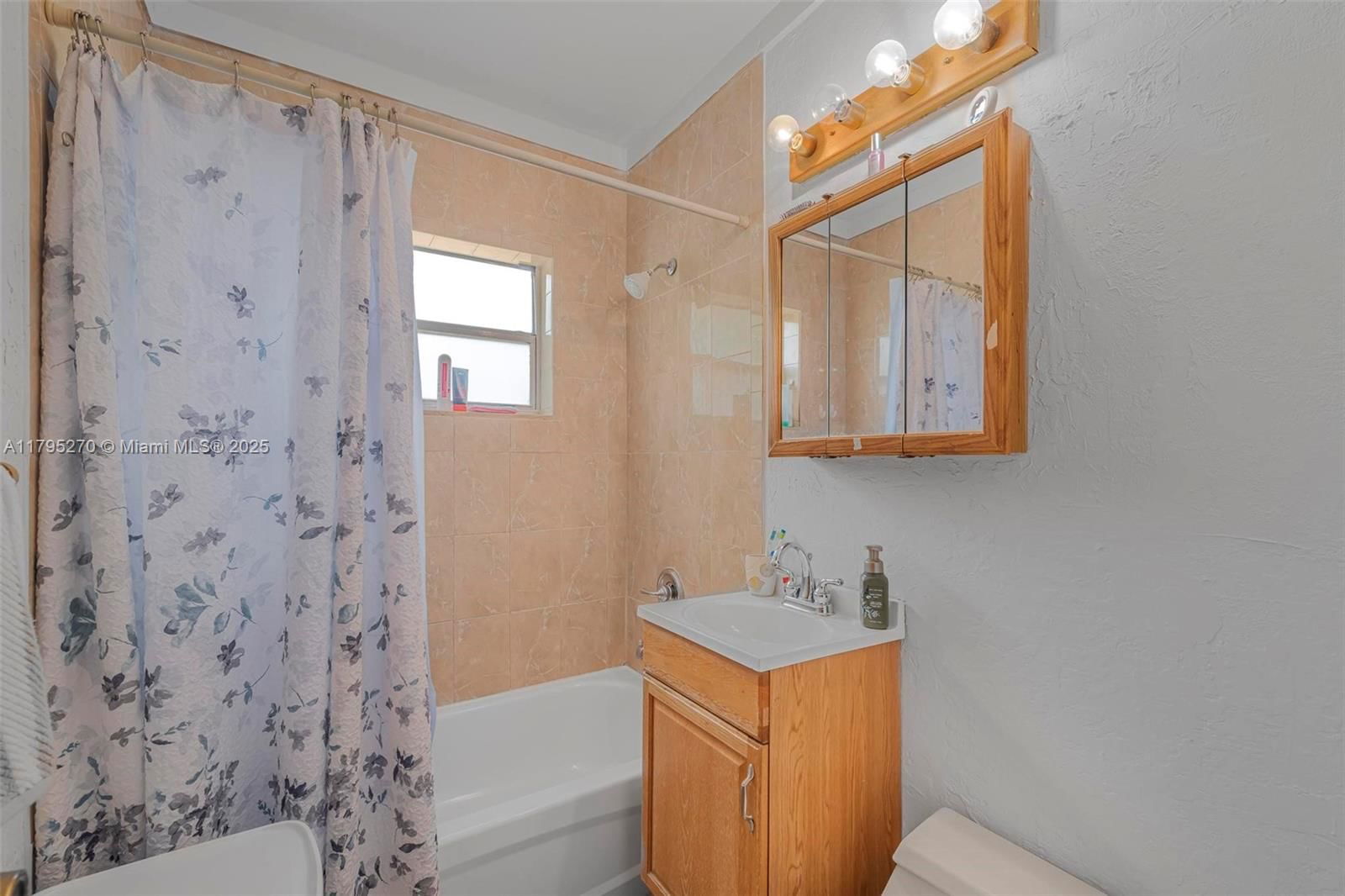 Real estate property located at 9240 Nautilus Dr, Miami-dade, Cutler Ridge Sec 4, Cutler Bay, FL
