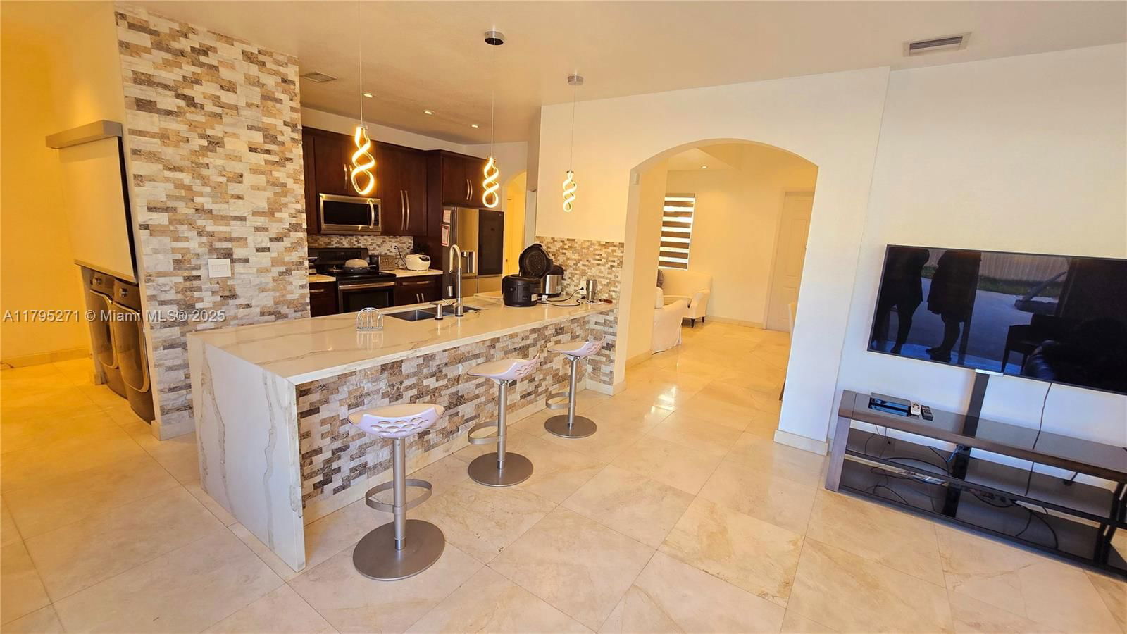 Real estate property located at 2105 40th Ave, Miami-dade, Floridian Bay Estates, Homestead, FL