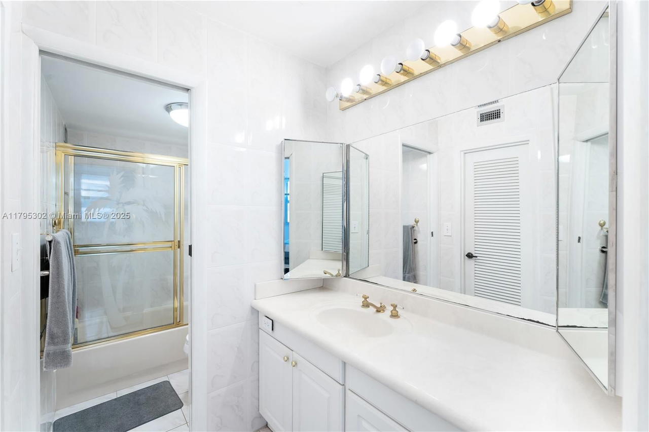 Real estate property located at 9511 Collins Ave #301, Miami-dade, 9500 Oceans Condo, Surfside, FL