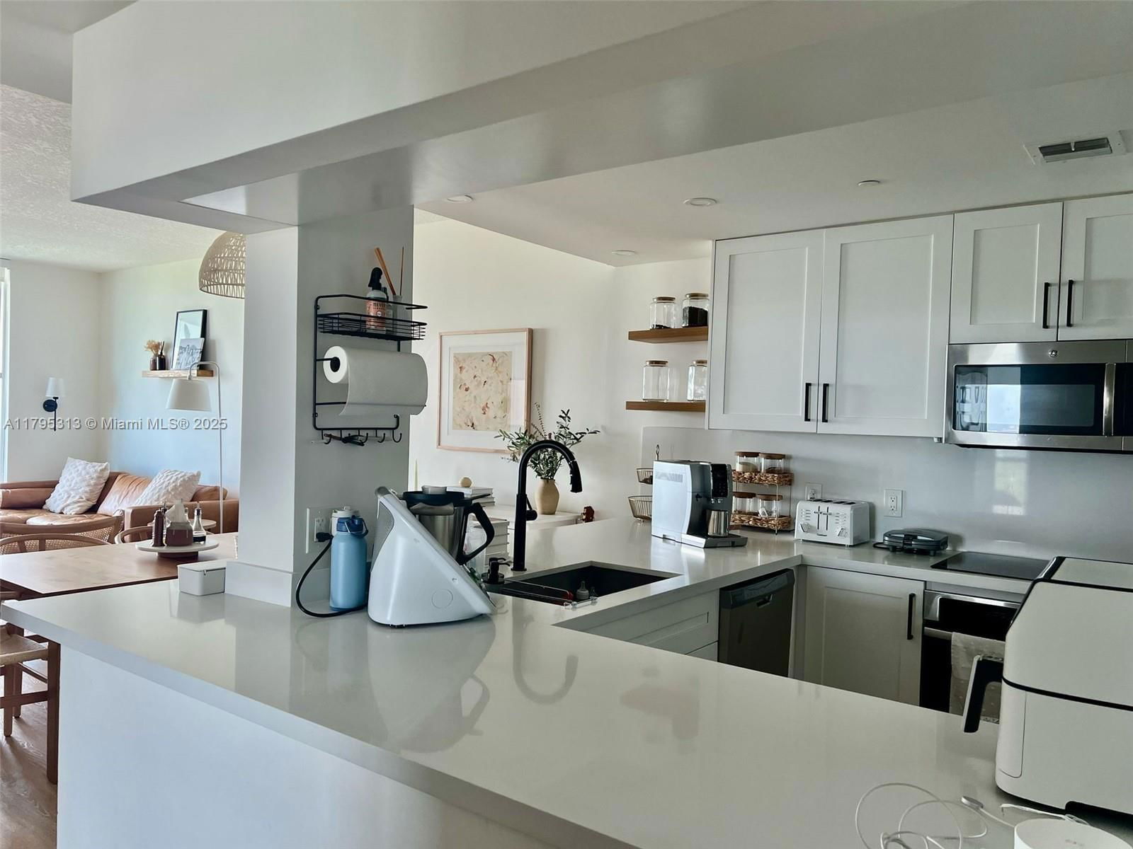 Real estate property located at 2101 Brickell Ave #3208, Miami-dade, Skyline On Brickell Condo, Miami, FL