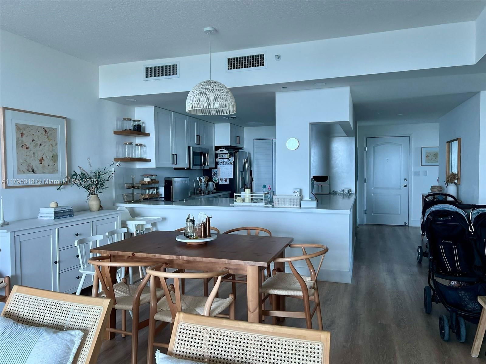 Real estate property located at 2101 Brickell Ave #3208, Miami-dade, Skyline On Brickell Condo, Miami, FL