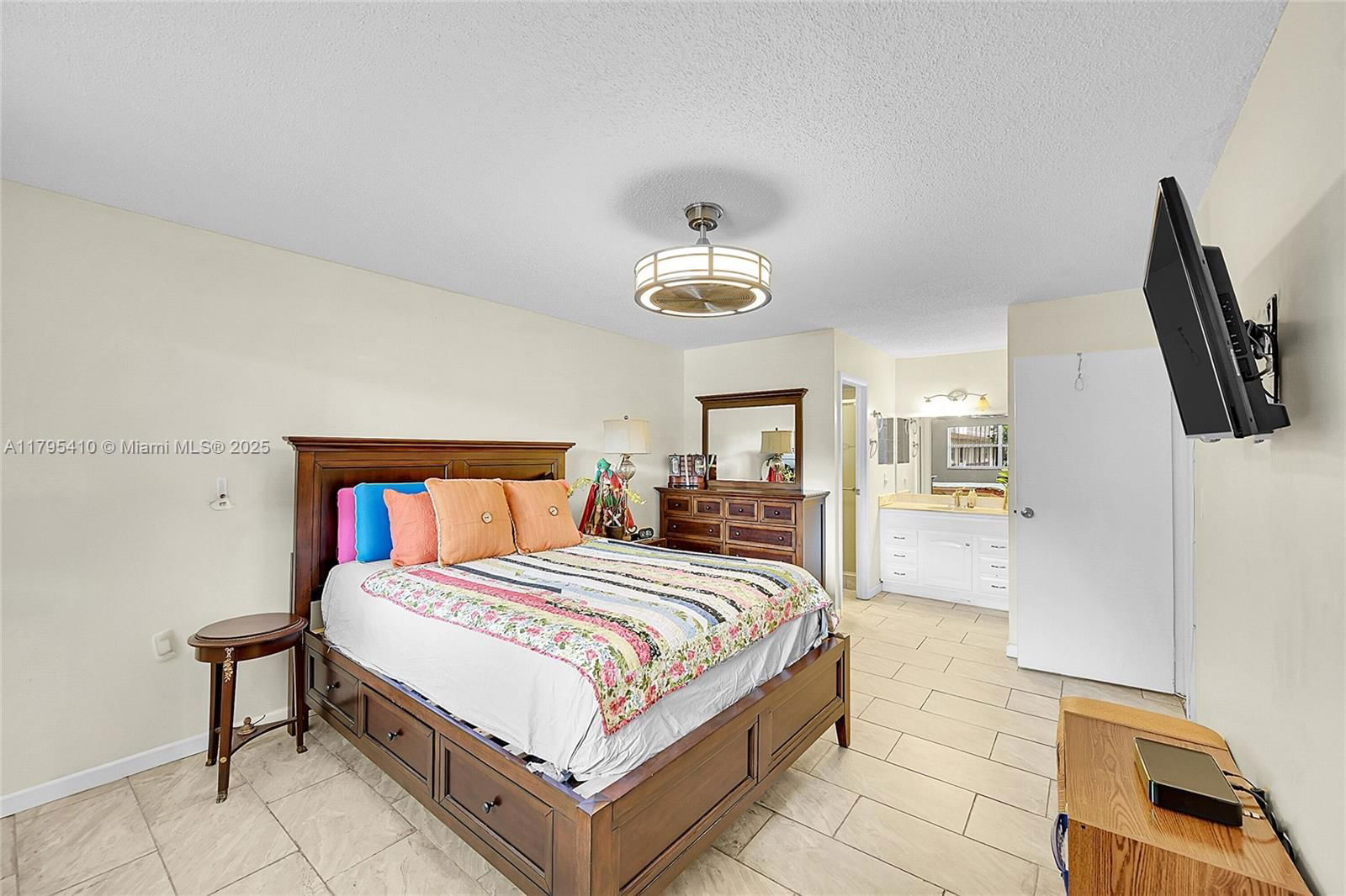 Real estate property located at 6100 Falls Cir Dr #205, Broward, Inverrary Country Club, Lauderhill, FL