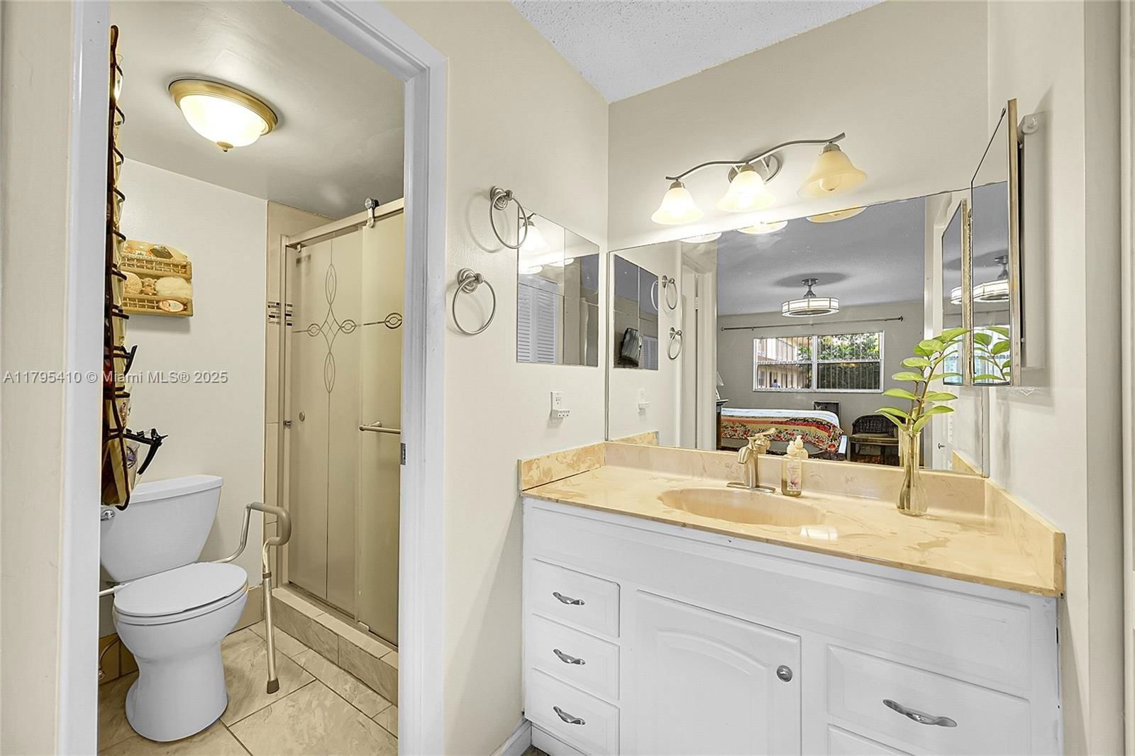 Real estate property located at 6100 Falls Cir Dr #205, Broward, Inverrary Country Club, Lauderhill, FL