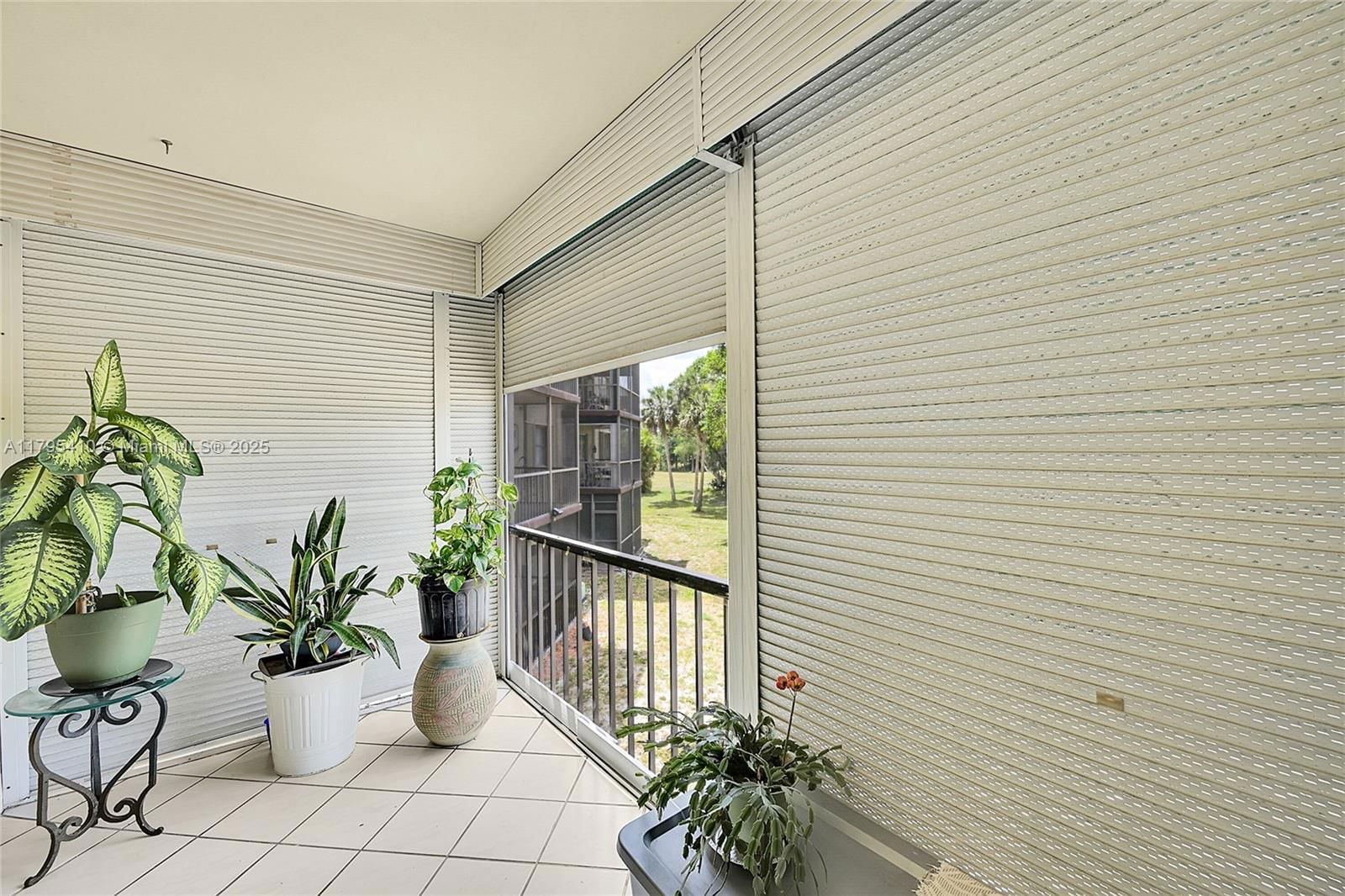 Real estate property located at 6100 Falls Cir Dr #205, Broward, Inverrary Country Club, Lauderhill, FL